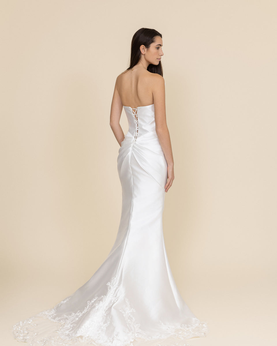 Robe de Mariage Légère Bustier avec Traîne Dentelée - Élégance Estivale pour Sublimer Chaque Silhouette