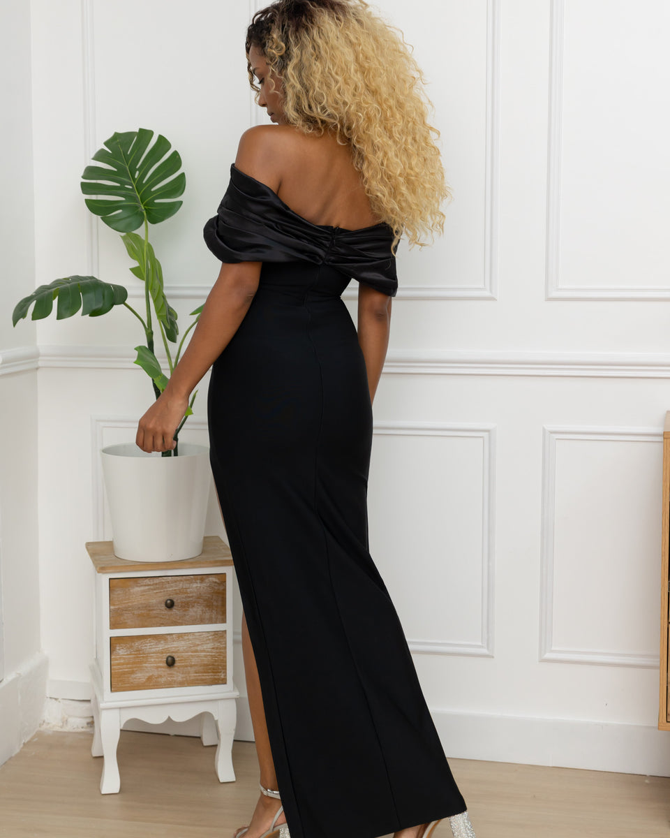 Robe longue noire bandage à épaules tombantes drapé et fente
