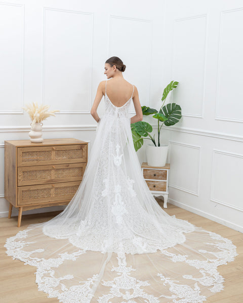 Robe 2 en 1 de mariée sirène en dentelle moderne ceinturée à la taille avec double traîne en tulle