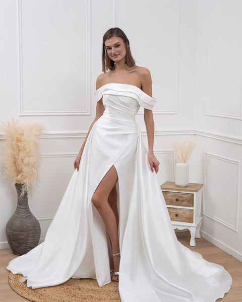 Robe de mariée satin bustier drapé avec fente et grande traîne élégante