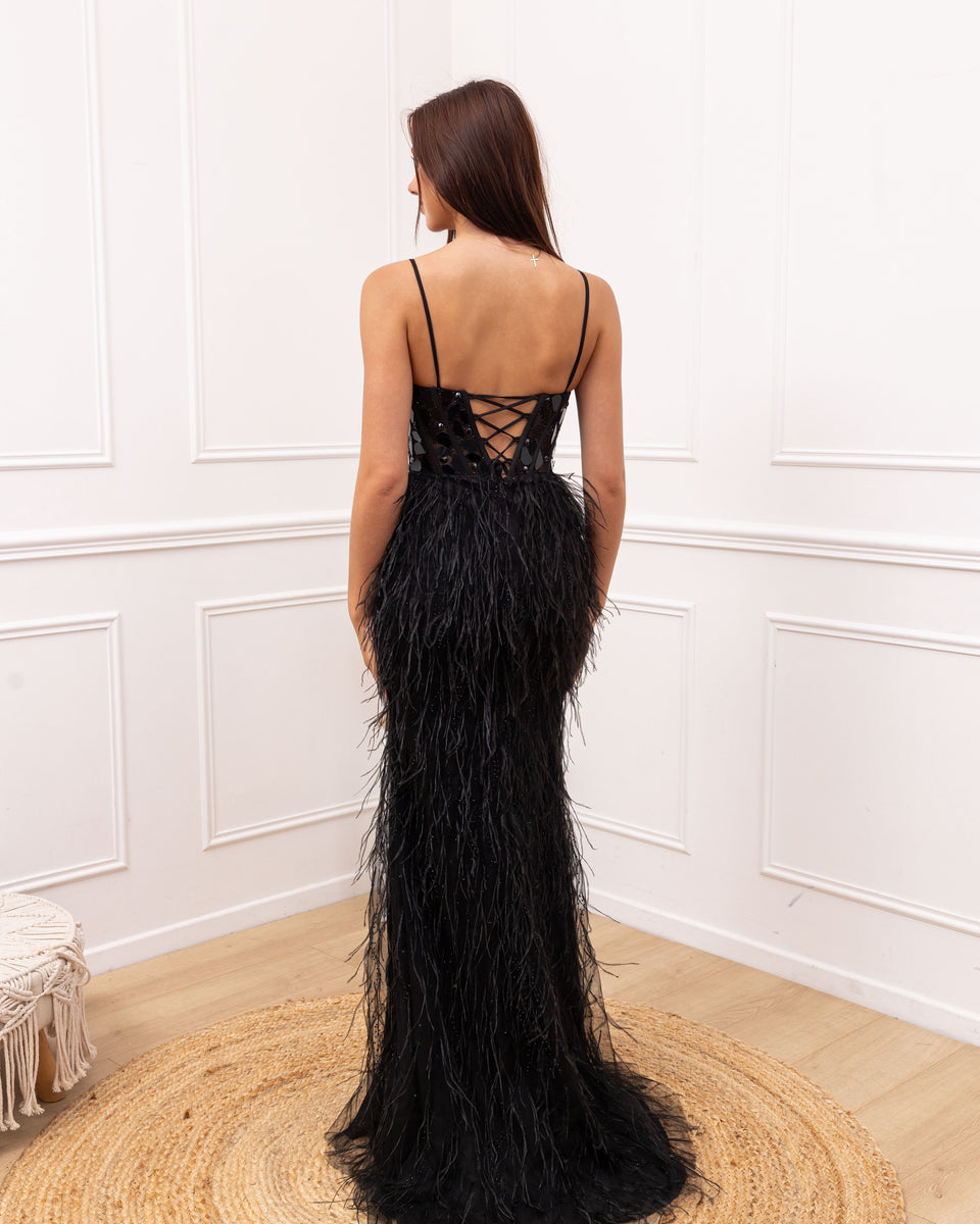 Robe longue bustier miroir et plumes avec fente élégante