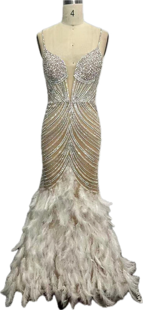 Robe longue à bustier - ornée de strass et plumes