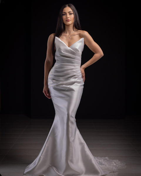 Robe de Mariage Légère Bustier avec Traîne Dentelée - Élégance Estivale pour Sublimer Chaque Silhouette