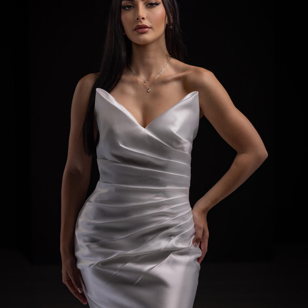 Robe de Mariage Légère Bustier avec Traîne Dentelée - Élégance Estivale pour Sublimer Chaque Silhouette