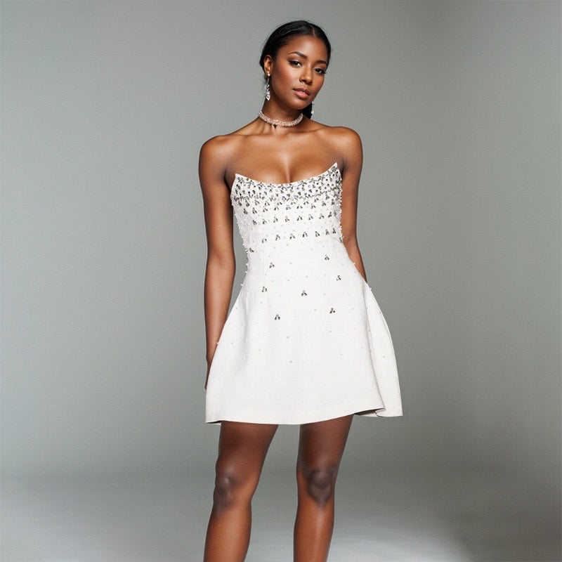 Robe courte trapèze bustier à strass (blanc et noir)