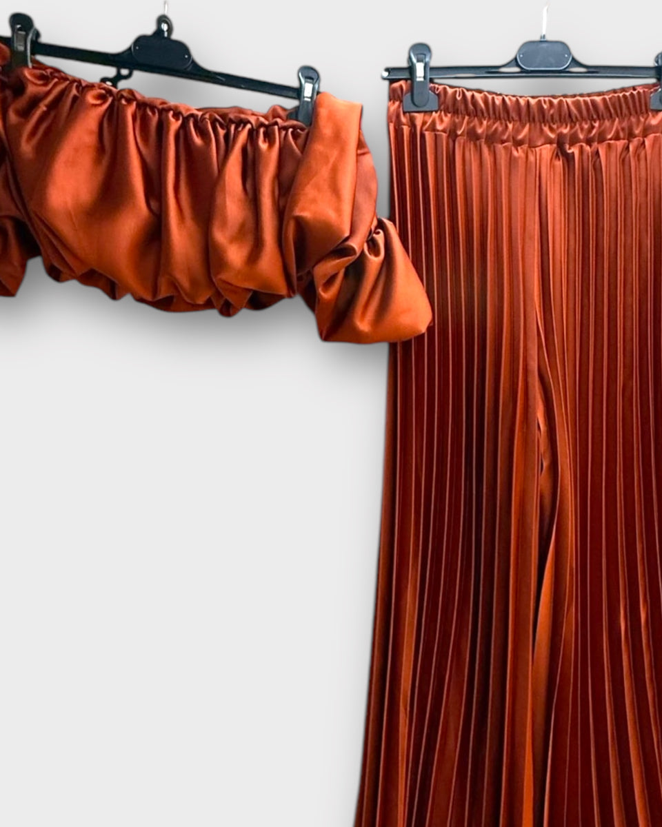 Ensemble 2 pièces satiné avec crop top manches bouffantes et pantalon
