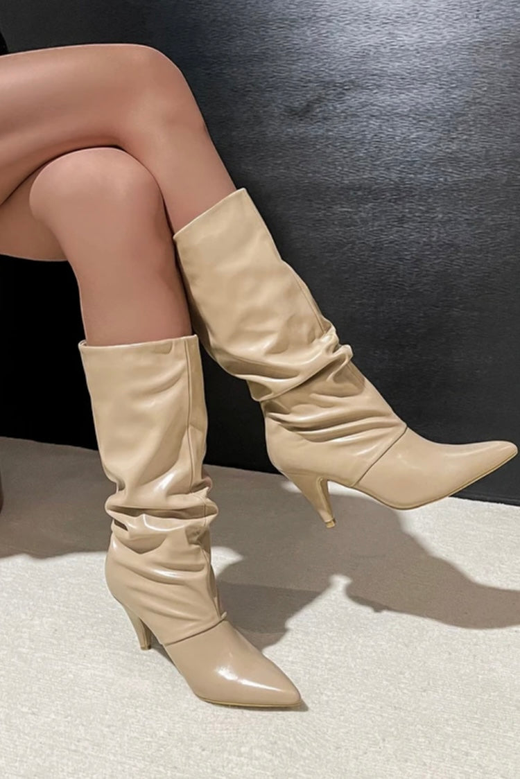 Bottes plissées hauteur moyenne et talon bas.