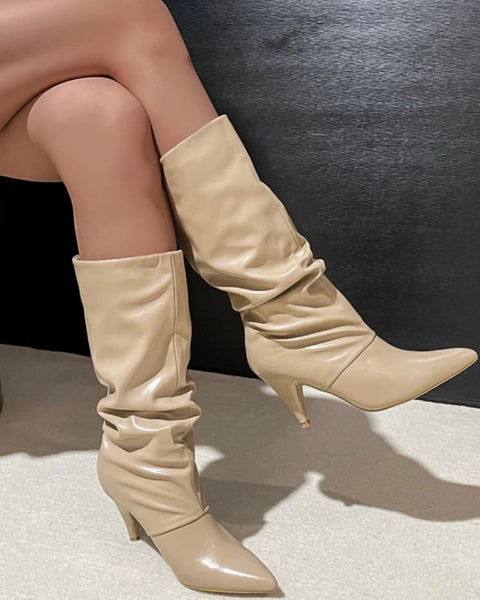Bottes plissées hauteur moyenne et talon bas.