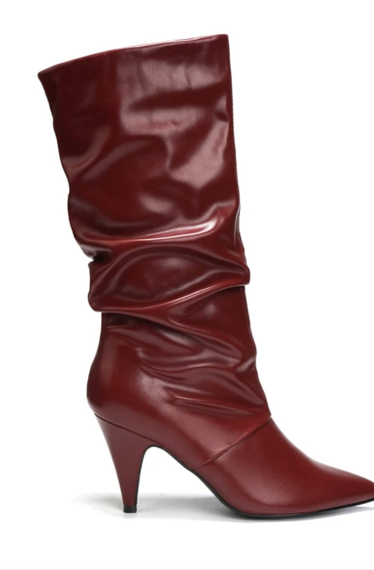Bottes plissées hauteur moyenne et talon bas.