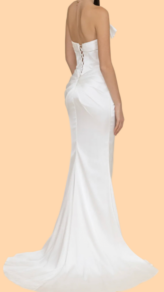Robe blanche mariage - coupe sirène à bustier et traîne.