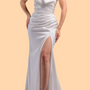 Robe blanche mariage - coupe sirène à bustier et traîne.