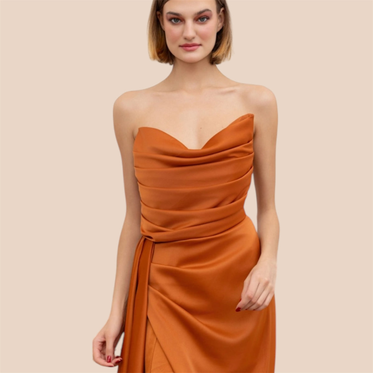 Robe majestueuse orange bustier en satin
