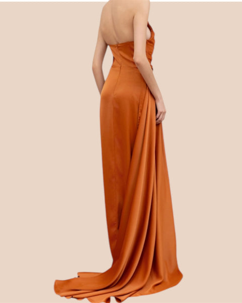 Robe majestueuse orange bustier en satin