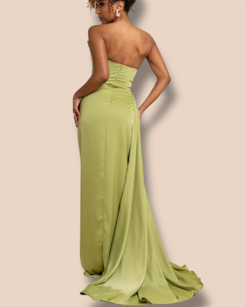 Robe majestueuse vert olive bustier en satin